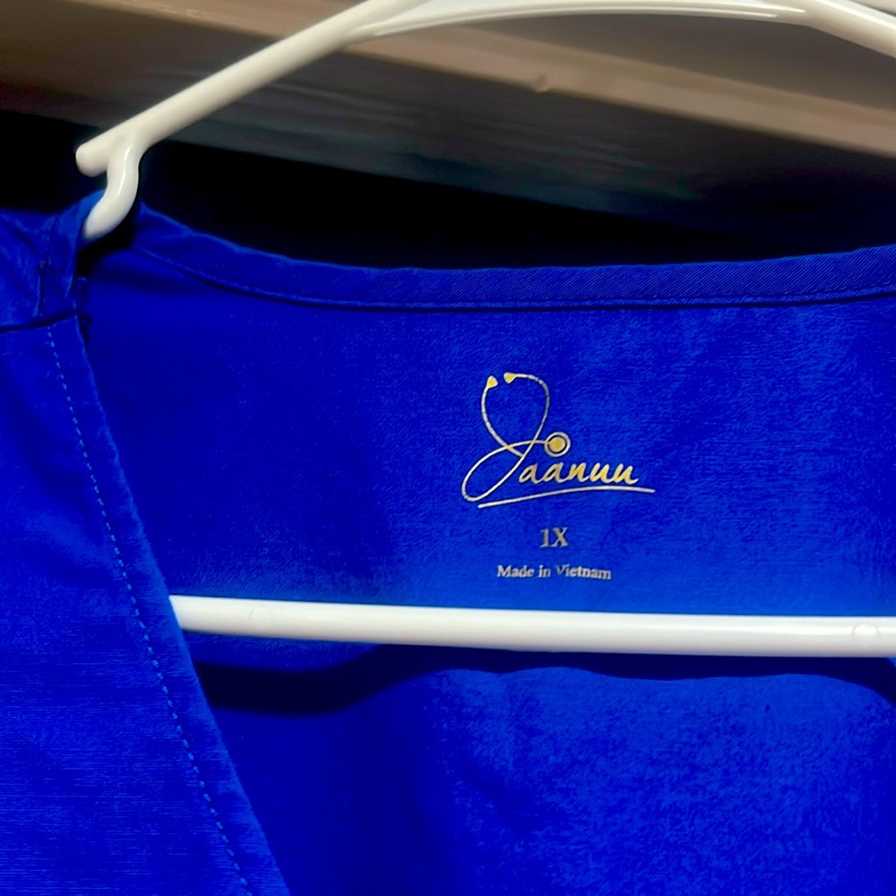 Women’s scrub top. Royal blue